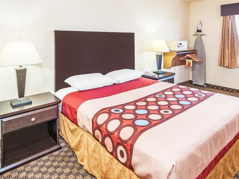 Super 8 By Wyndham Calgary/Airport Hotell Eksteriør bilde