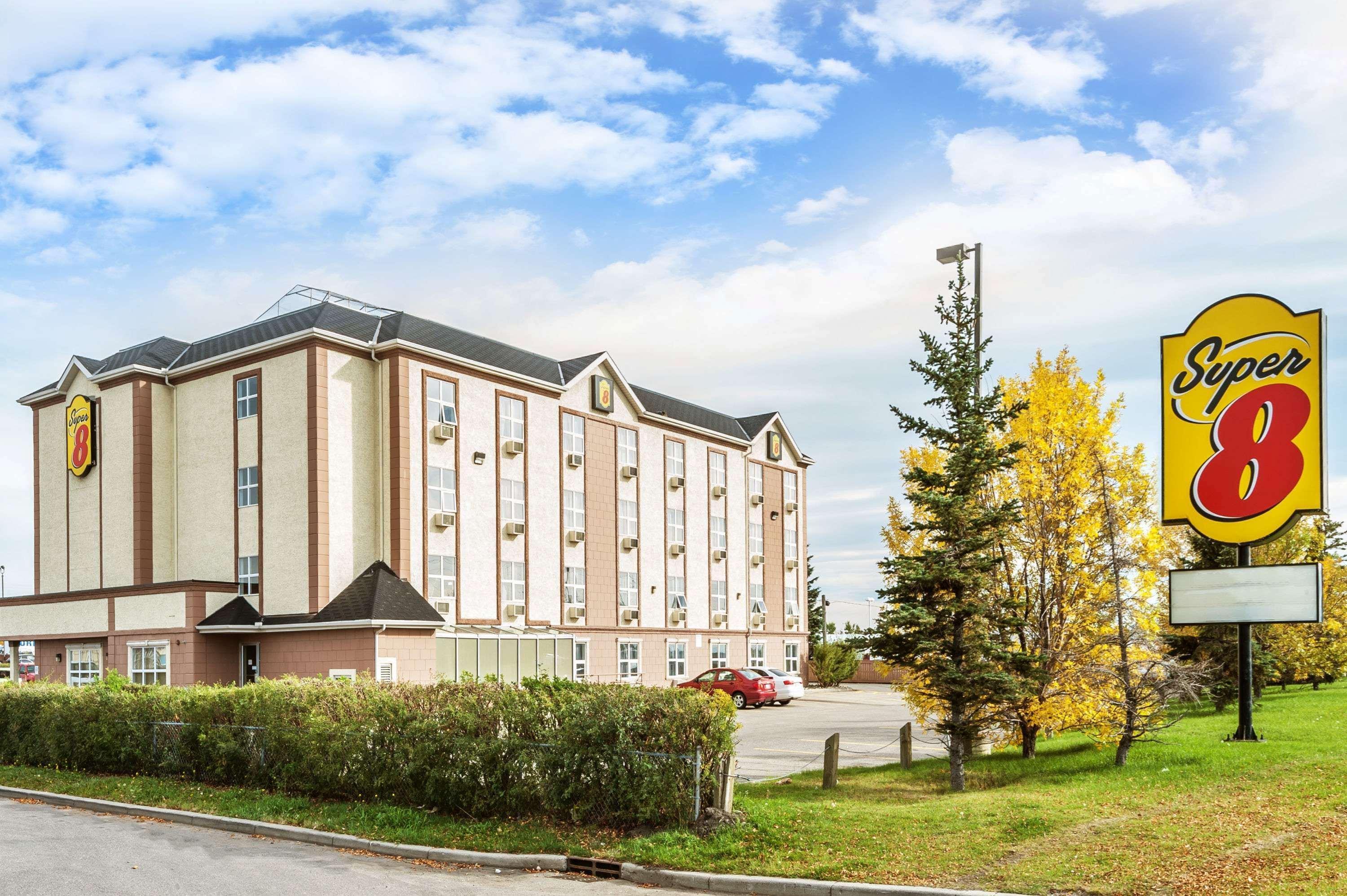 Super 8 By Wyndham Calgary/Airport Hotell Eksteriør bilde