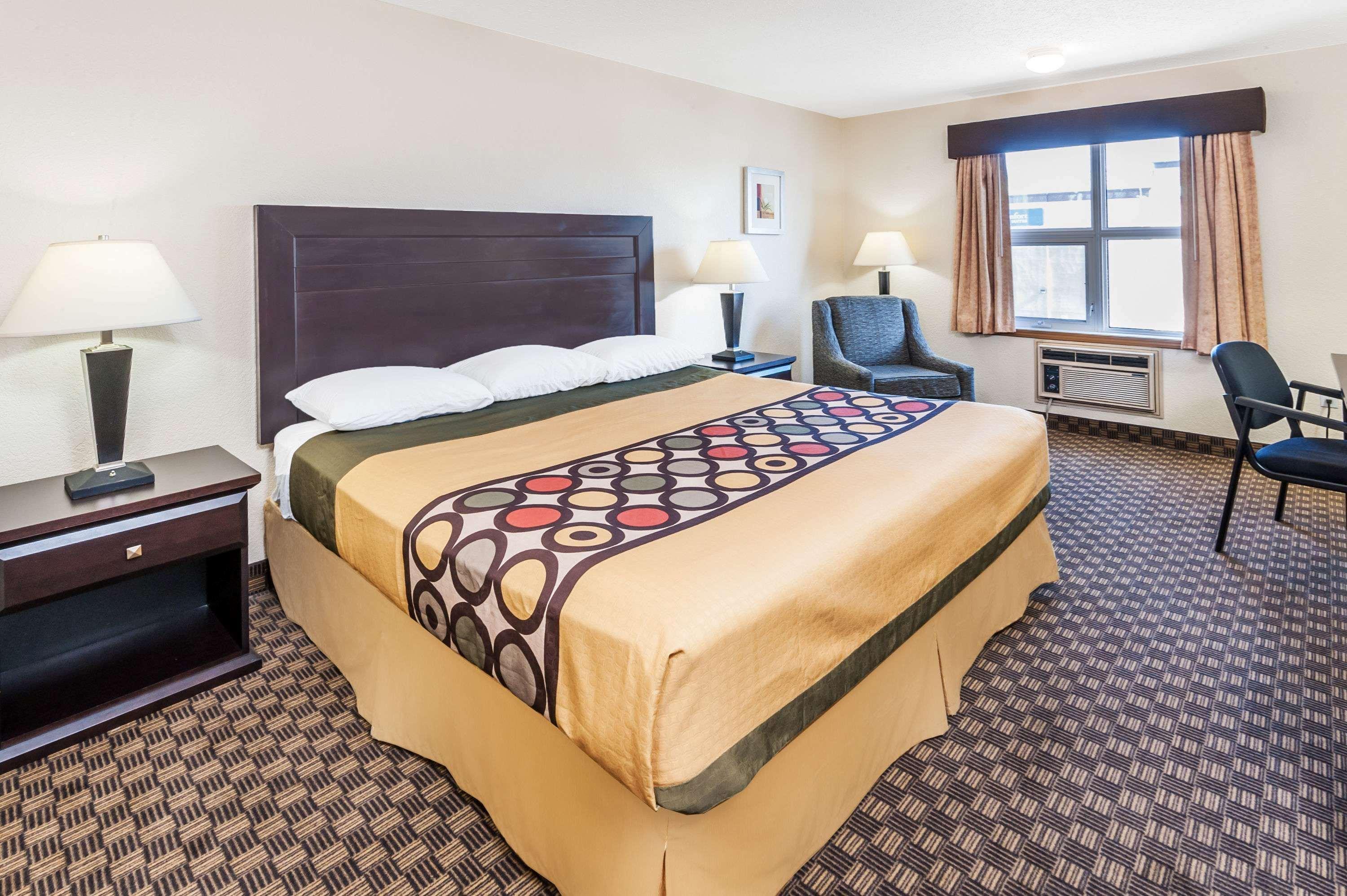 Super 8 By Wyndham Calgary/Airport Hotell Eksteriør bilde